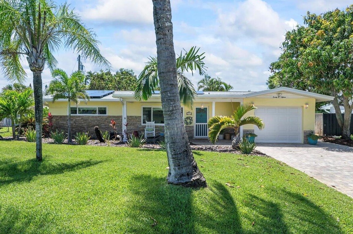2215 Reef Ave, Melbourne, FL 32903-2519
