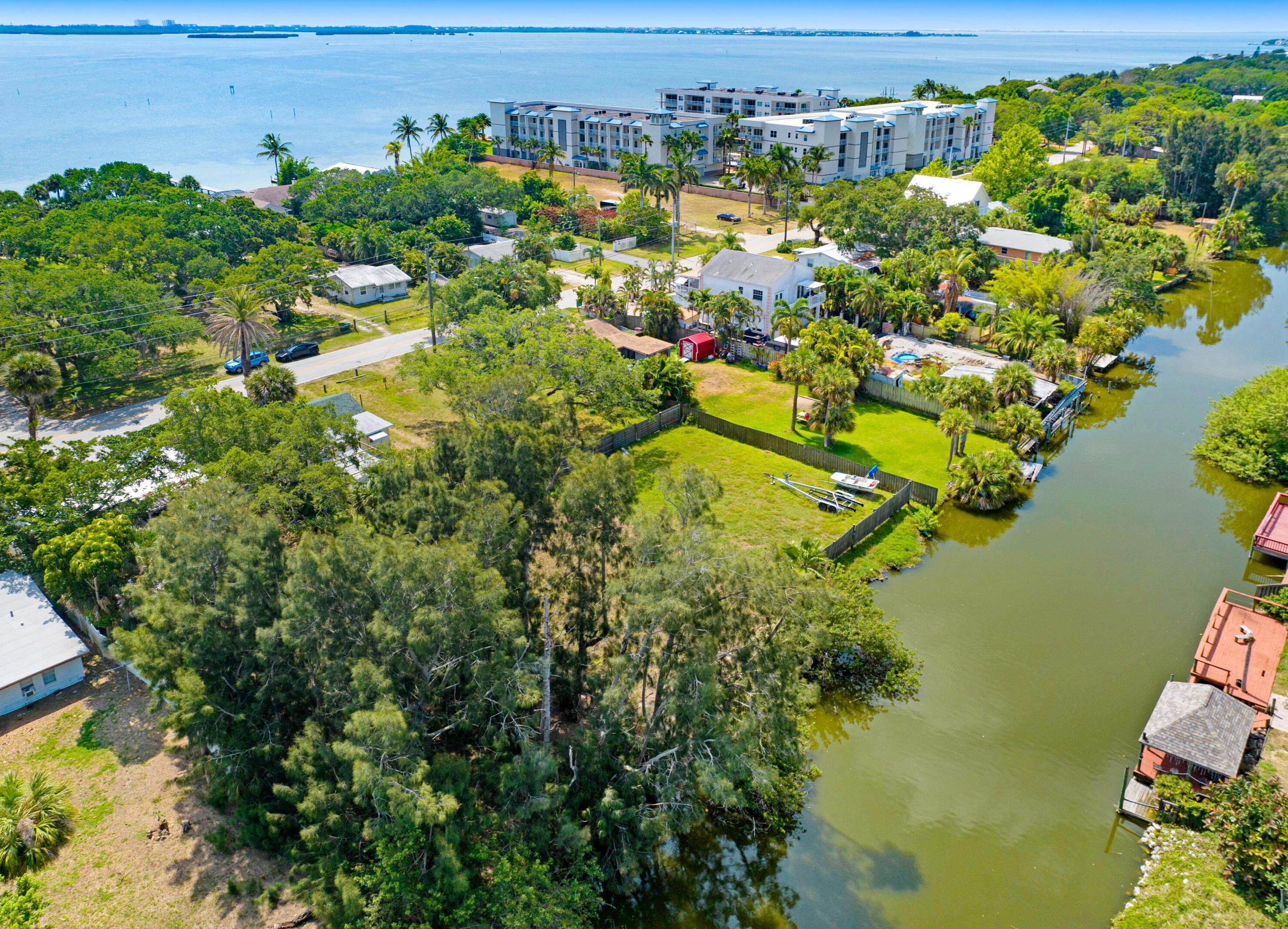 475 Banana River Dr, Merritt Island, FL 32952-2645
