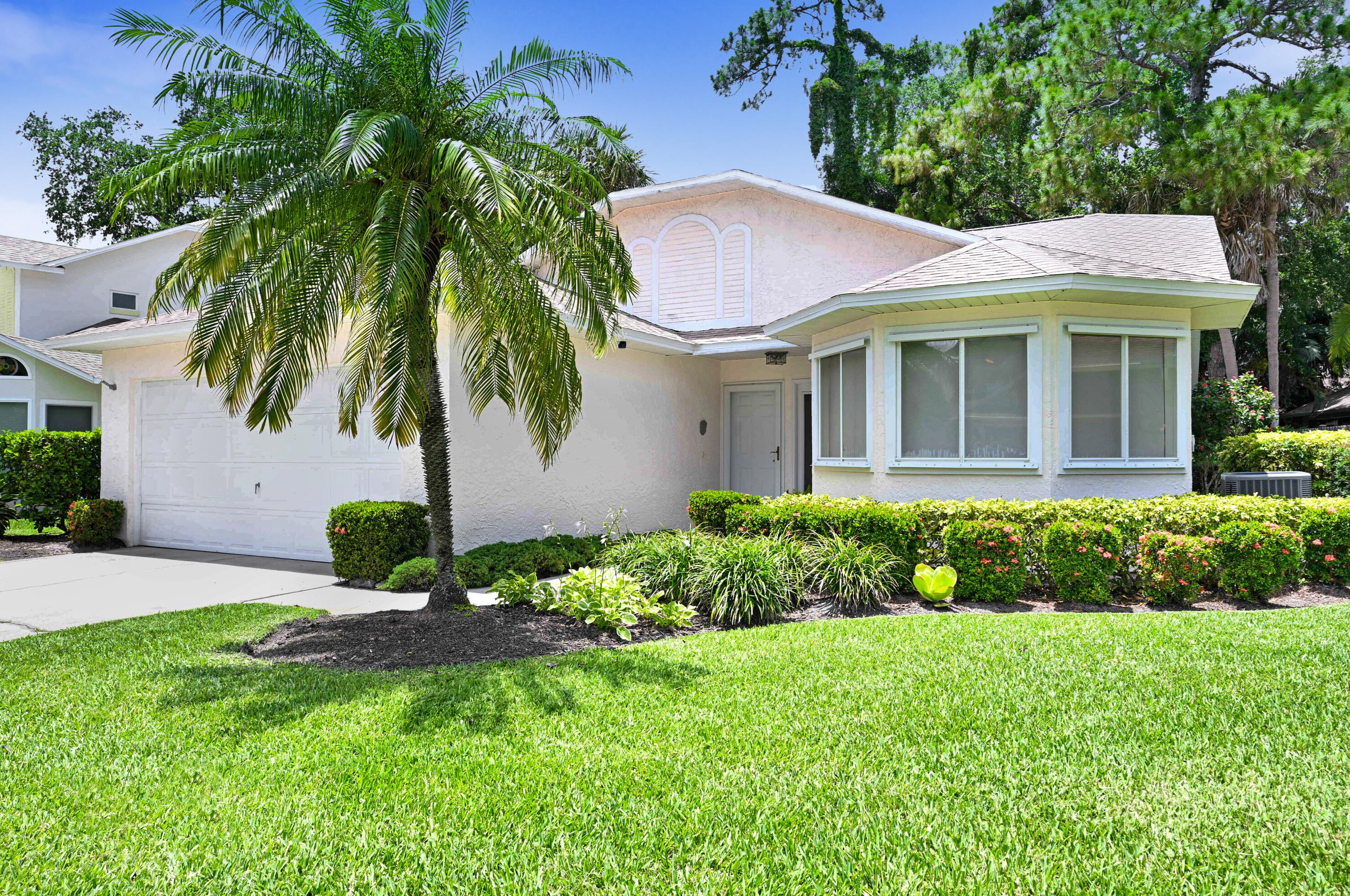 640 Lakewood Ln, Titusville, FL 32780-3433