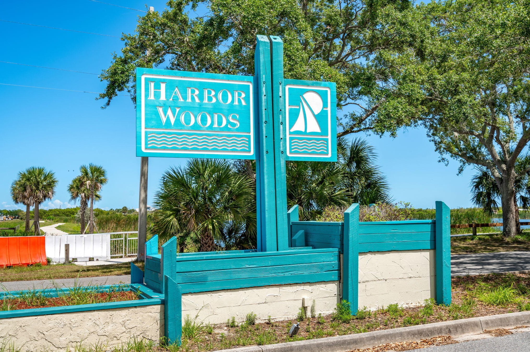 425 Catamaran Dr, Merritt Island FL 32952-3556 exterior