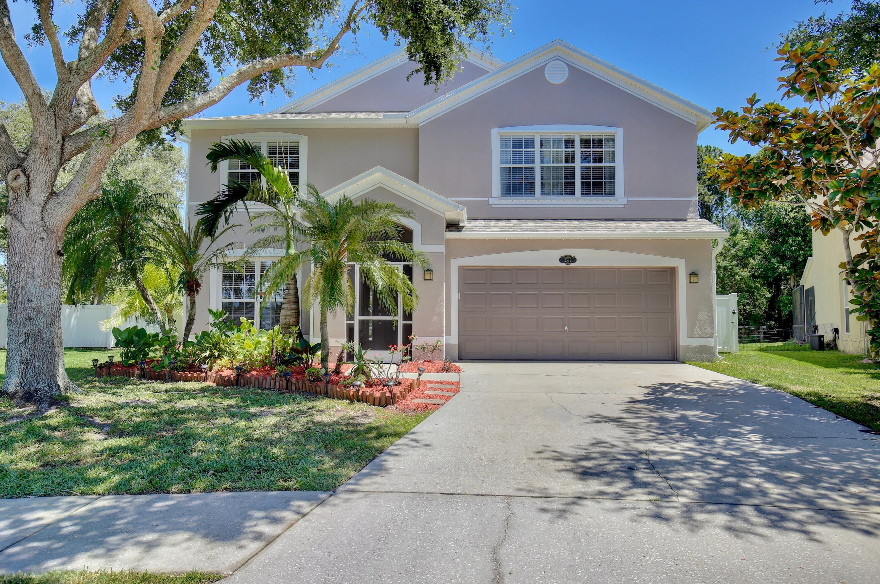 2592 Glasbern Cir, Melbourne, FL 32904-8073