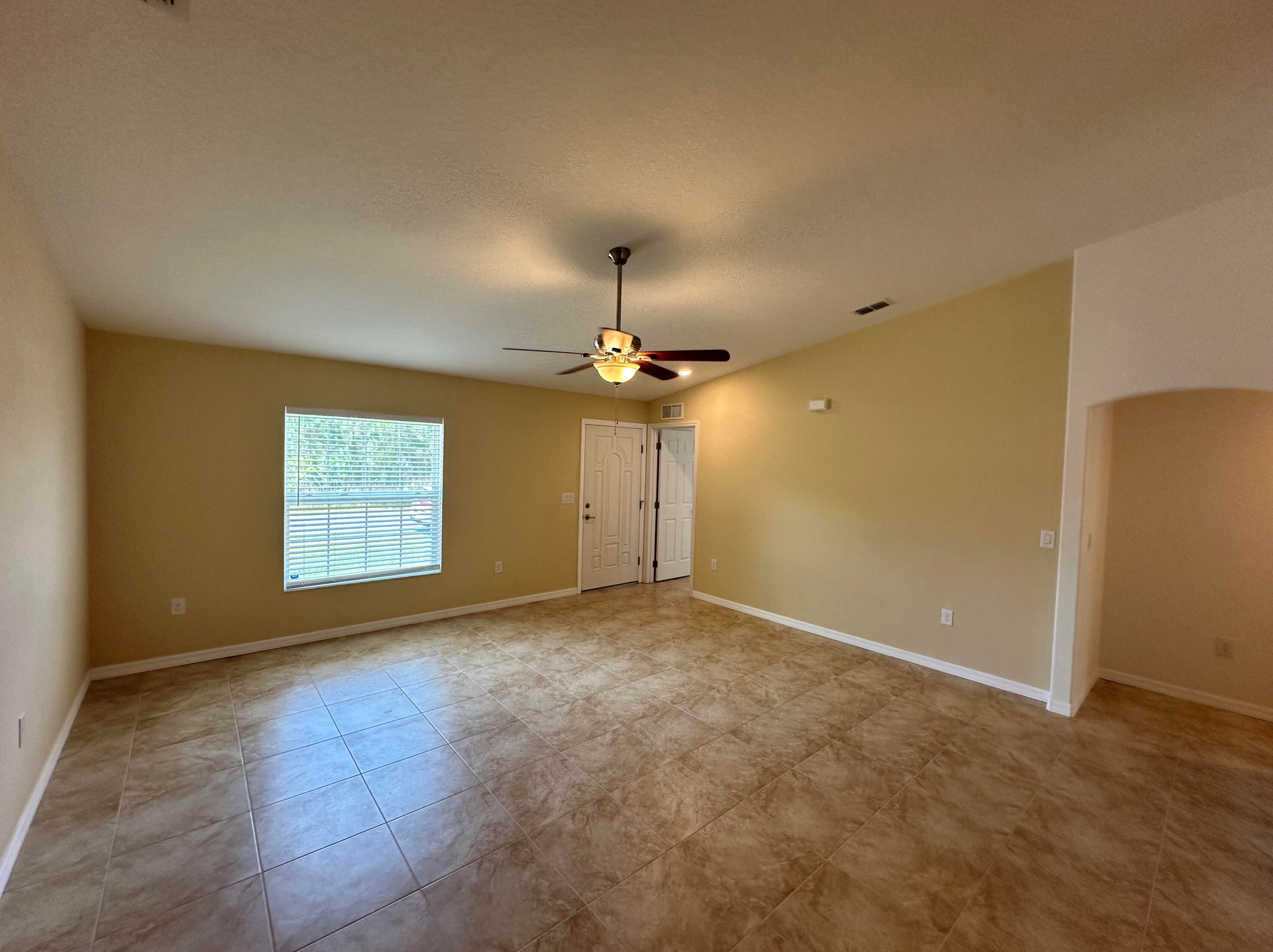 399 Alamo St, Melbourne, FL 32909-8720