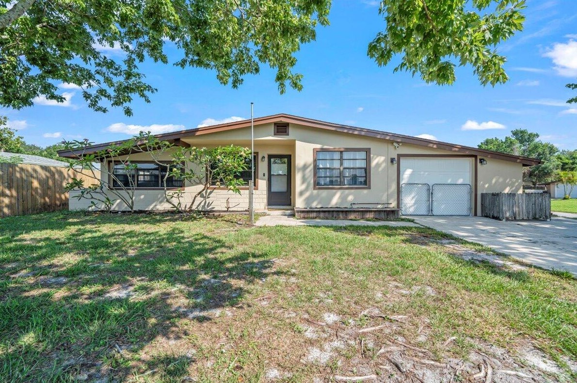 2470 Coventry Rd, Melbourne, FL 32935-2921