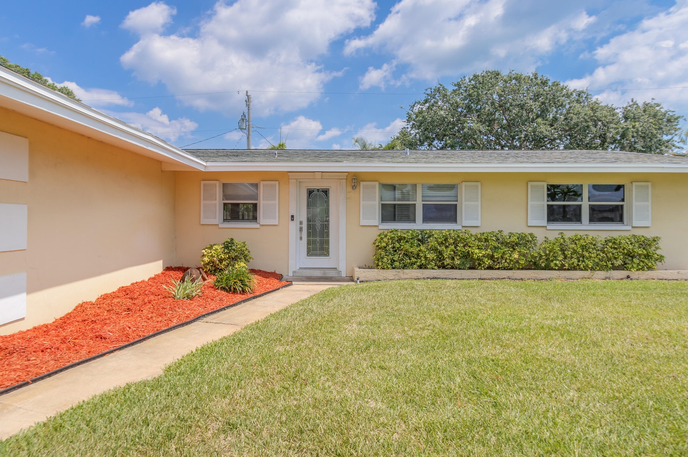 353 Formosa Dr, Cocoa Beach, FL 32931