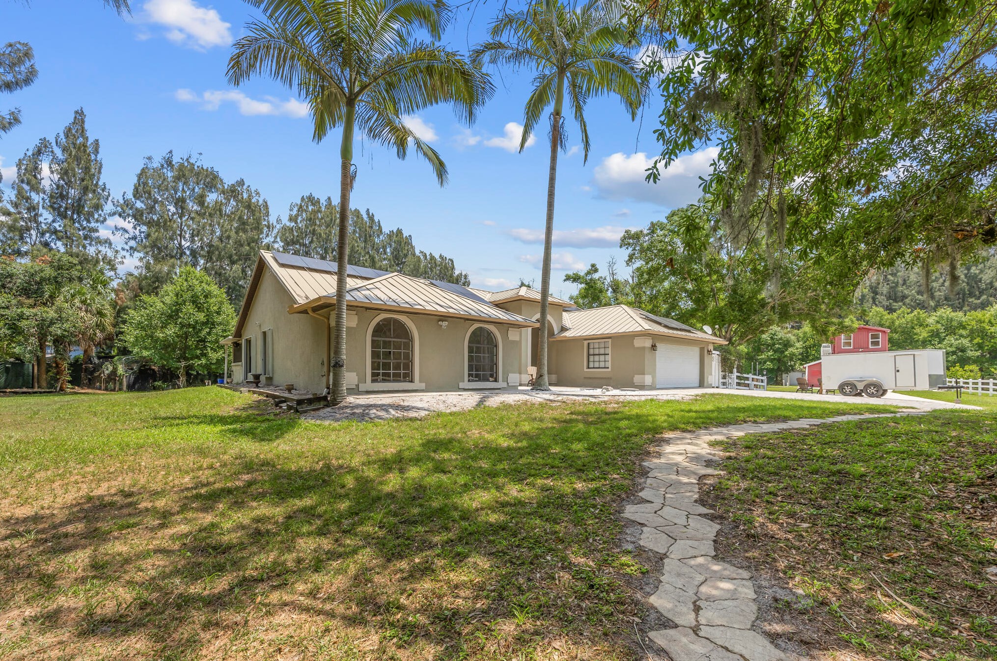 3372 Lois Ln, Melbourne, FL 32904-9503