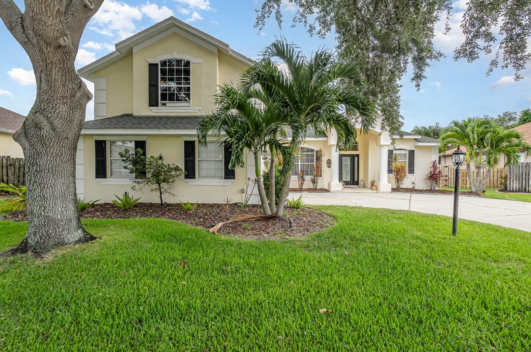 6013 Newbury Cir, Melbourne, FL 32940-1899