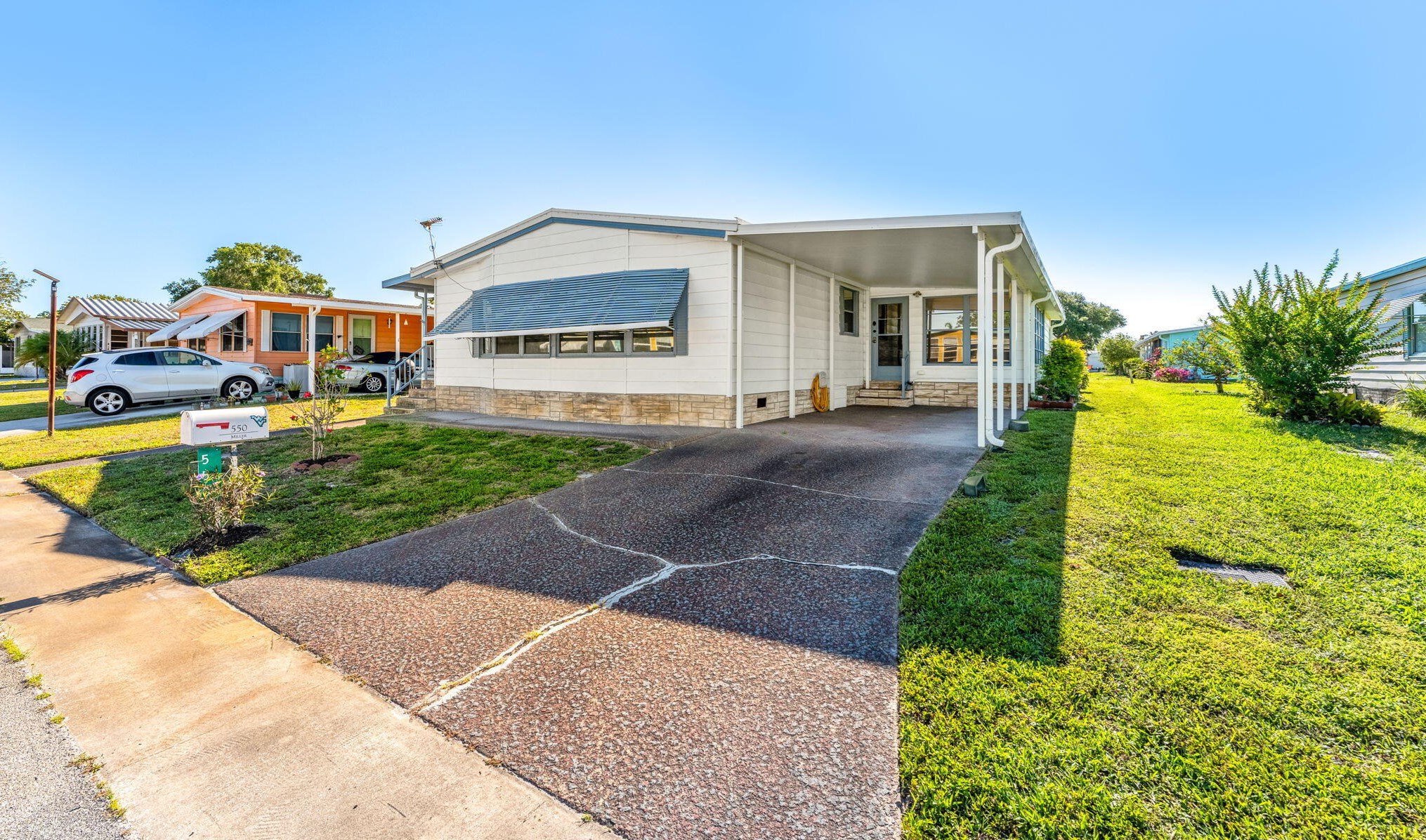 550 Jennifer Cir, Melbourne, FL 32904-5757