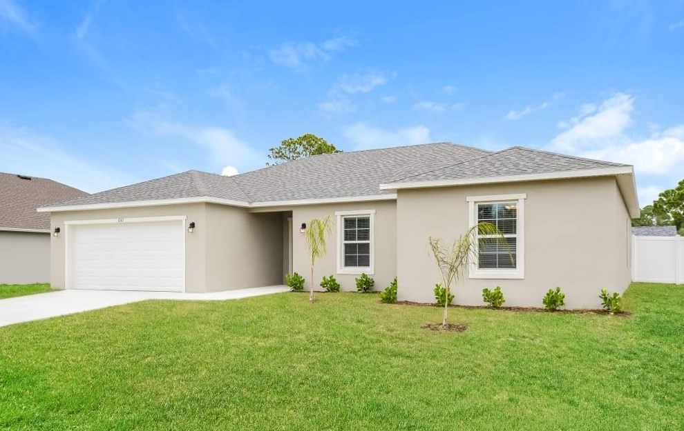 1247 Valencia St, Melbourne, FL 32909-5518