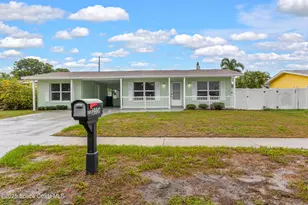 2356 Lakeview Dr, Melbourne, FL 32935 - Photo 2