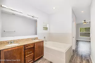 728 Daysland Ave SW, Palm Bay, FL 32908 - Photo 8