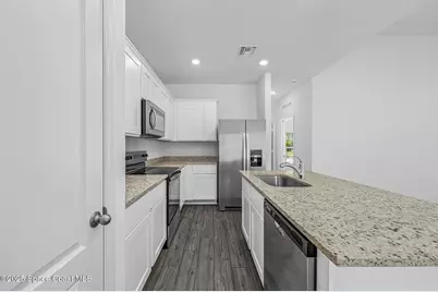 884 Aruba Avenue SE, Palm Bay, FL 32909 - Photo 4