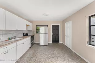 720 Gardenia Dr, Melbourne, FL 32901 - Photo 6