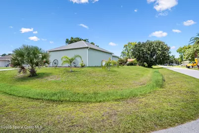 898 Gera Avenue NW, Palm Bay, FL 32907 - Photo 4