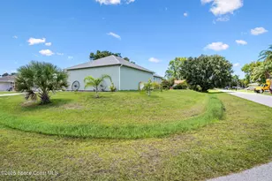 898 Gera Ave NW, Palm Bay, FL 32907 - Photo 4