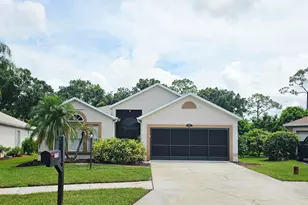 1736 Vista Lake Cir, Melbourne, FL 32904 - Photo 2