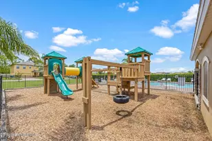 668 Old Country Rd S E, Palm Bay, FL 32909 - Photo 24