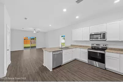 472 Oldenberg Street SW, Palm Bay, FL 32908 - Photo 4