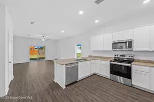 472 Oldenberg St SW, Palm Bay, FL 32908 - Photo 4