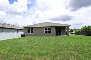 1574 Heartwellville St NW, Palm Bay, FL 32907 - Photo 2