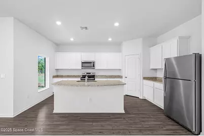 307 Hammonton Street SW, Palm Bay, FL 32908 - Photo 6