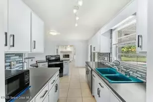 933 Waialae Cir NE, Palm Bay, FL 32905 - Photo 8