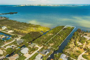 2437 Yount Dr, Merritt Island, FL 32952 - Photo 2