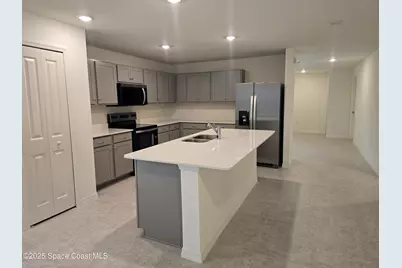 571 SW Richmond Circle, Palm Bay, FL 32908 - Photo 2