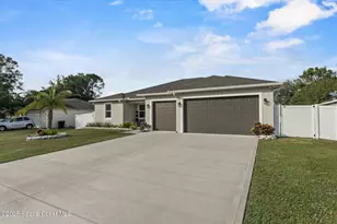 951 Hosbine St SE, Palm Bay, FL 32909 - Photo 2