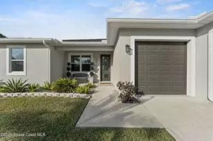 951 Hosbine St SE, Palm Bay, FL 32909 - Photo 4