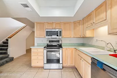 142 Palmetto Avenue #9-2, Indialantic, FL 32903 - Photo 6