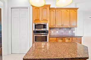 896 Yellow Wood Ct SE, Palm Bay, FL 32909 - Photo 14