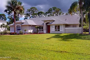 3886 Peacock Dr, Melbourne, FL 32904 - Photo 2