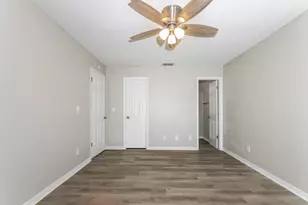 2574 SW Monterrey Ln, Port Saint Lucie, FL 34953 - Photo 8