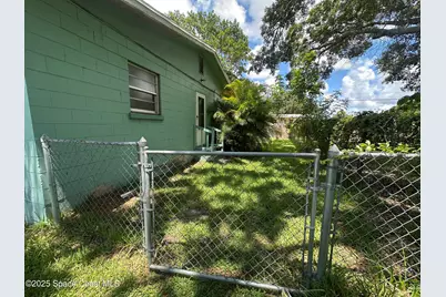 1057 S Deleon Avenue S #B, Titusville, FL 32780 - Photo 10