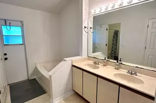 4355 S Lakes Cir, Melbourne, FL 32901 - Photo 6