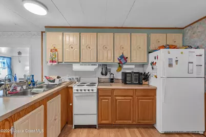 228 Holiday Park Boulevard NE, Palm Bay, FL 32907 - Photo 8