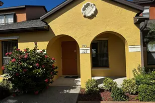 975 Luminary Cir, Melbourne, FL 32901 - Photo 2