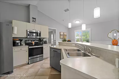813 Tedder Road SE, Palm Bay, FL 32909 - Photo 10