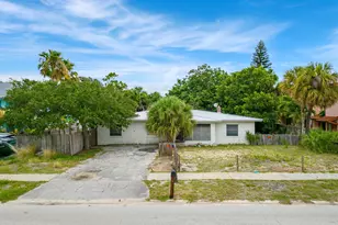 136 Marion Ln, Cocoa Beach, FL 32931 - Photo 2