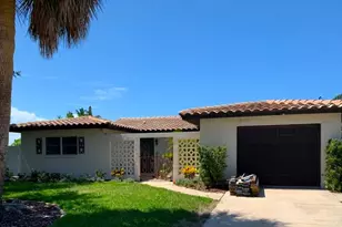 560 Paula Ave, Merritt Island, FL 32953 - Photo 2