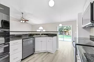 565 White Cap Ct NW, Palm Bay, FL 32907 - Photo 10