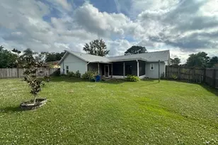 561 Sherman St SE, Palm Bay, FL 32909 - Photo 2