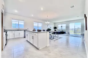 386 Glaspell Cir SE, Palm Bay, FL 32909 - Photo 10