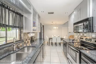 220 Cinnamon Lake Circle, Melbourne, FL 32901 - Photo 2