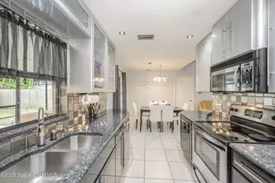 220 Cinnamon Lake Cir, Melbourne, FL 32901 - Photo 2