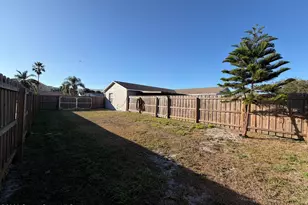 220 Cinnamon Lake Cir, Melbourne, FL 32901 - Photo 16