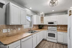 665 Tallwood Cir, Melbourne, FL 32904 - Photo 10