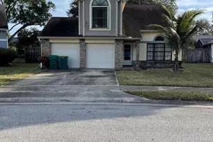 1547 Clover Cir, Melbourne, FL 32935 - Photo 1