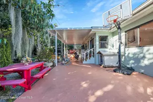 462 E 39th St, Hialeah, FL 33012 - Photo 2