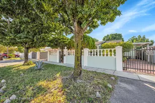 462 E 39th St, Hialeah, FL 33012 - Photo 18